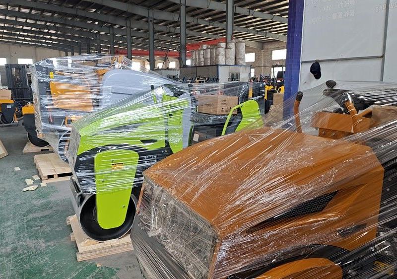 持續交貨中！奔馬小型壓路機出口發貨