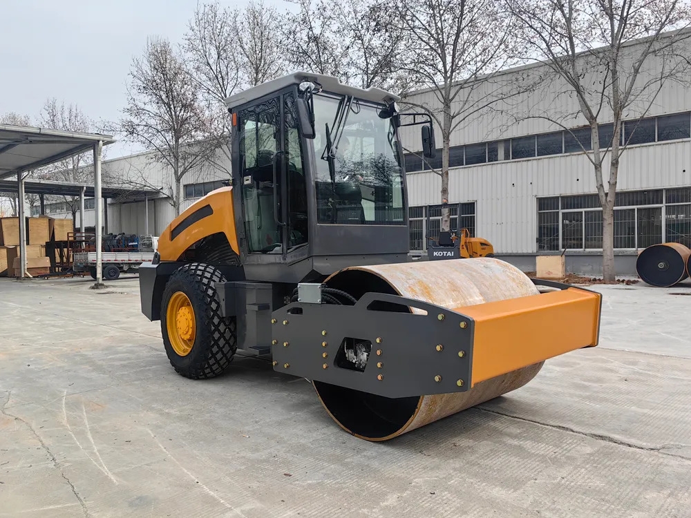 新款8噸座駕式單鋼輪壓路機BM8000